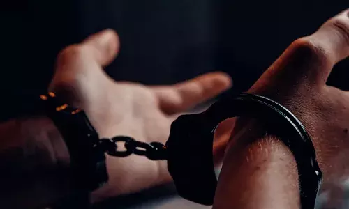 ഭാര്യയെ കാറിടിച്ചു കൊലപ്പെടുത്താന്‍ ശ്രമം; ഭര്‍ത്താവ് അറസ്റ്റില്‍: അപകടത്തില്‍: കാലൊടിഞ്ഞ യുവതി ആശുപത്രിയില്‍