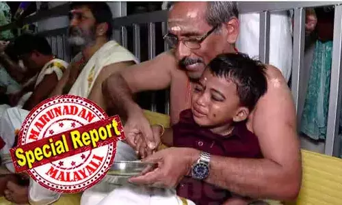 ഹരിശ്രീ ഗണപതായേ നമഃ... അറിവിന്റെ ആദ്യാക്ഷരം കുറിച്ച് കുരുന്നുകള്‍; മൂകാംബികയില്‍ വന്‍ ഭക്തജന തിരിക്ക്; കേരളത്തിലെ ക്ഷേത്രങ്ങലിലും എഴുത്തിനിരുത്ത് ചടങ്ങുകള്‍; ഹരിശ്രീ കുറിച്ച് കുരുന്നുകള്‍ ആദ്യാക്ഷര ലോകത്തേക്ക്