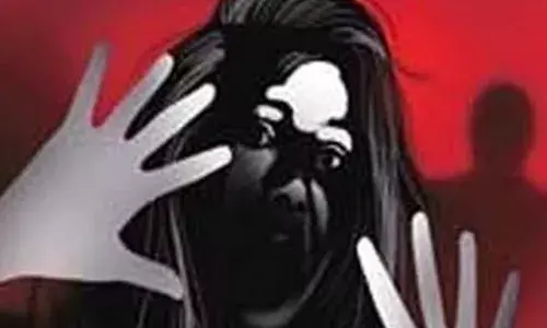 വിജയദശമി ആഘോഷത്തിനിടെ പെണ്‍കുട്ടിയുടെ മുടി മുറിച്ചു; പോലീസില്‍ പരാതി നല്‍കി നഴ്‌സിങ് വിദ്യാര്‍ഥി