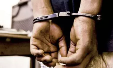 കു​ന്നം​കു​ള​ത്ത് ഇ​ന്ത്യ​ൻ നി​ർ​മി​ത വി​ദേ​ശ​മ​ദ്യം പിടിച്ചെടുത്തു; മൂ​ന്ന് പേർ പോലീസ് പിടിയിൽ