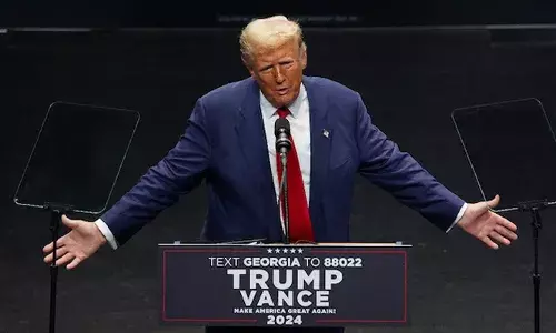 ഡൊണാള്‍ഡ് ട്രംപിന്റെ തിരഞ്ഞെടുപ്പ് റാലിക്ക് സമീപം തോക്കുമായി ഒരാള്‍; പിടിയിലായത് 49കാരനായ ലാസ്വേഗത് സ്വദേശി: അറസ്റ്റ് ചെയ്ത ഇയാളെ ജാമ്യത്തില്‍ വിട്ടയച്ചു