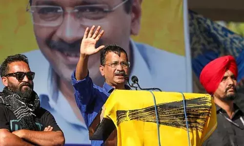 ഒരു അര്‍ദ്ധ സംസ്ഥാനം ഭരിക്കുന്നതില്‍ പ്രശ്നങ്ങള്‍ നേരിട്ടാല്‍ തന്‍റെ സഹായം തേടാം; ഒമര്‍ അബ്ദുല്ലയ്ക്ക് പിന്തുണയുമായി അരവിന്ദ് കെജ്‌രിവാൾ