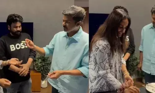 തമിഴകത്ത് നേടിയത് 100 കോടി; മൊത്തം കളക്ഷന്‍ 400 കോടി; ഗോട്ടിന്റെ വിജയം നിര്‍മാതാവിനൊപ്പം കേക്കുമുറിച്ച് ആഘോഷിച്ച് വിജയ്: വീഡിയോ വൈറല്‍