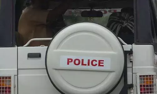 സിനിമ സെറ്റിടുന്നതിനെത്തിയ മൂന്ന് ആര്‍ട്ട് ജീവനക്കാരെ തല്ലിച്ചതച്ചു; മൂന്നുപേര്‍ക്ക് പരിക്ക്