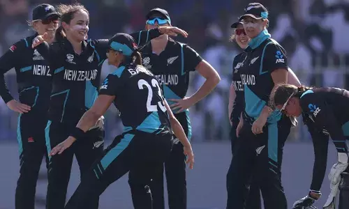 പാകിസ്ഥാനെ 56 റണ്‍സിന് എറിഞ്ഞിട്ടു; 54 റണ്‍സ് ജയത്തോടെ ന്യൂസീലന്‍ഡ് വനിതാ ട്വന്റി 20 ലോകകപ്പ് സെമിയില്‍; പാകിസ്ഥാന്‍ തോറ്റതോടെ ഇന്ത്യയും സെമി കാണാതെ പുറത്ത്