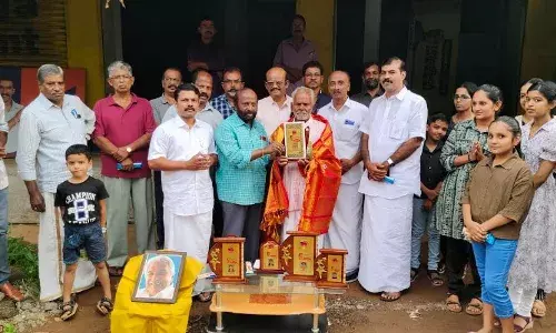 കരുണം കൂട്ടായ്മയുടെ നേതൃത്വത്തില് നടത്തിയ ജന ഹൃദയങ്ങളില് ഉമ്മന്ചാണ്ടി ജനകീയ സംഗമം മുക്കാട്ടുകരയില് കരുണം കൂട്ടായ്മയുടെ നേതൃത്വത്തില് നടത്തിയ ജന ഹൃദയങ്ങളില് ഉമ്മന്ചാണ്ടി ജനകീയ സംഗമം മുക്കാട്ടുകരയില്