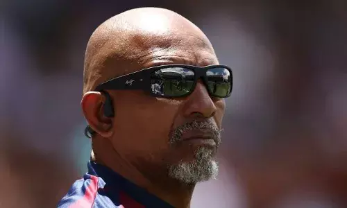 ഇന്ത്യക്കെതിരെ നാണംകെട്ട് മടങ്ങിയതിനു പിന്നാലെ പരിശീലകൻ പുറത്ത്; ബംഗ്ളാദേശ് ക്രിക്കറ്റ് ടീമിന്റെ പുതിയ പരിശീലകനായി ഫിൽ സിമ്മൺസ്; കരാർ അടുത്ത വർഷം നടക്കുന്ന ഐസിസി ചാമ്പ്യൻസ് ട്രോഫി വരെ