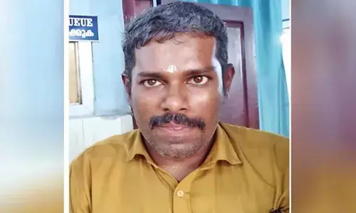 ബസില്‍ തളര്‍ന്നു വീണ് പ്ലസ്ടു വിദ്യാര്‍ത്ഥിനി; ആശുപത്രിയിലെത്തിച്ച് വീട്ടുകാരെത്തും വരെ കൂട്ടിരിന്ന് സ്വകാര്യ ബസിലെ കണ്ടക്ടര്‍