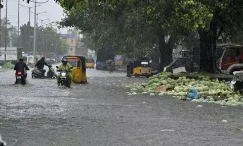 മൺസൂണ്‍ കാലം തുടങ്ങി; തമിഴ്‌നാട്ടിലും, ബെംഗളൂരുവിലും ശക്തമായ മഴ; വിദ്യാഭ്യാസ സ്ഥാപനങ്ങൾക്ക് അവധി; വെള്ളക്കെട്ട്; ട്രെയിൻ സർവീസുകൾ റദ്ദാക്കി; ജാഗ്രത മുന്നറിയിപ്പ് നൽകി അധികൃതർ