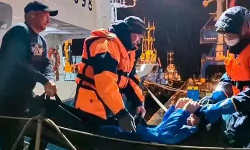 ലോസ്റ്റ് ഇൻ സീ..; തിമിംഗലത്തെ കാണാന്‍ കടലില്‍ പോയവർ പെട്ടു ; പിന്നാലെ 67 ദിവസത്തിന് ശേഷം അതിജീവനം; ഒടുവിൽ ബോട്ടിൽ കുടുങ്ങിയാളെ രക്ഷിച്ച് മൽസ്യത്തൊഴിലാളികൾ; സംഭവം റഷ്യയിൽ