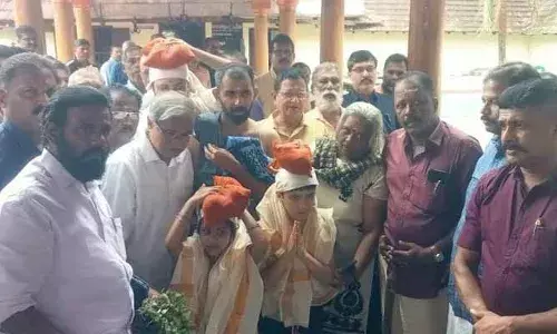 തുലാമാസ പൂജകള്‍ക്കായി ശബരിമല നട തുറന്നു; മേല്‍ശാന്തി നറുക്കെടുപ്പ് നാളെ; കുട്ടികള്‍ പുറപ്പെട്ടു