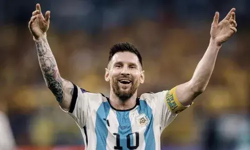 എനിക്ക് വെല്ലുവിളികൾ ഇഷ്ട്ടമാണ്; എന്റെ ടീമിന് വേണ്ടി ഞാൻ ഇനിയും ബൂട്ട് അണിയും; 2026 ലോകകപ്പ് കളിക്കുമെന്ന വലിയ സൂചന നൽകി ഇതിഹാസ താരം ലയണൽ മെസി; ഫുട്ബോൾ മിശിഹായുടെ വരവ് കാത്ത് ആരാധകർ