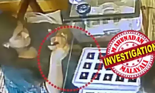 ജുവലറിയിൽ തക്കം നോക്കിയെത്തി തനിക്ക് പറ്റിയ മോതിരം വിരലിലിട്ടു; മറ്റൊരു വിരലിൽ കിടന്ന ഡ്യൂപ്ലികറ്റ് മോതിരം പകരം വച്ച് മുങ്ങി; സിസിടിവി പരിശോധിച്ചപ്പോൾ ഞെട്ടി; ഉടമ പറ്റിക്കപ്പെട്ടത് ആർക്കും സംശയം തോന്നാത്ത രീതിയിൽ; യുവതിക്കായി അന്വേഷണം ശക്തമാക്കി പോലീസ്