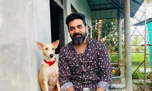 ആരുടെ കൂടെ ഫോട്ടോ ഇട്ടാലും അവരെയൊക്കെ എന്റെ പുതിയ കാമുകിമാരാക്കും; ഇവൾ എന്റെ കല്യാണി കുട്ടി; പട്ടി സാറിനൊപ്പമുള്ള പോസ്റ്റിട്ട് കമന്റടിക്കാര്‍ക്ക്‌ ചുട്ട മറുപടിയുമായി ഗോപി സുന്ദര്‍; കൂടെ ഉള്ളത് പുതിയ ആളാണോയെന്ന് വീണ്ടും കമന്റ്..!