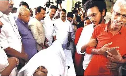 ഉയിരറ്റ് നവീൻ ഉറ്റവർക്കരികിൽ..; നവീന്‍ ബാബുവിന് അന്ത്യാഞ്ജലി അർപ്പിച്ച് കുടുംബം; മൃതദേഹം വീട്ടുവളപ്പില്‍ സംസ്‌കരിക്കും; കണ്ണീരോടെ നാട്ടുകാരും സഹപ്രവർത്തകരും