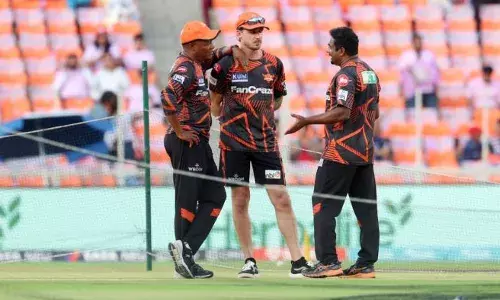 ഇന്ത്യൻ പ്രീമിയർ ലീഗ്; പടിയിറങ്ങി ഡെയ്ൽ സ്റ്റെയ്ൻ; ജെയിംസ് ഫ്രാങ്കളിൻ സൺറൈസേഴ്സ് ഹൈദരാബാദിന്റെ പുതിയ ബൗളിംഗ് പരിശീലകൻ