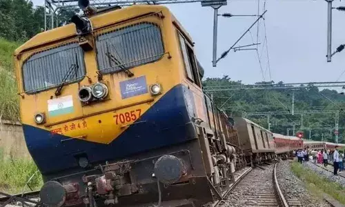 അസമില്‍ അഗര്‍ത്തല-ലോക്മാന്യ തിലക് ടെര്‍മിനസ് എക്‌സ്പ്രസിന്റെ എട്ട് കോച്ചുകള്‍ പാളം തെറ്റി