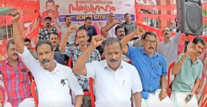 കോഫീ ഹൗസ് സമരം ഒത്തു തീർപ്പായി; സസ്പെൻഷൻ നടപടി റദ്ദാക്കും; ആറു ജീവനക്കാരെയും തിരിച്ചെടുക്കും കോഫീ ഹൗസ് സമരം ഒത്തു തീർപ്പായി; സസ്പെൻഷൻ നടപടി റദ്ദാക്കും; ആറു ജീവനക്കാരെയും തിരിച്ചെടുക്കും