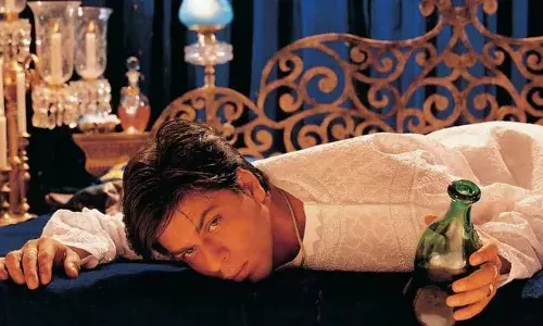 ആ കഥാപാത്രത്തിന്റെ പൂര്‍ണതയ്ക്കായി മദ്യപിച്ചു; പിന്നീട് ഞാന്‍ മദ്യപാനിയായി മാറി: അങ്ങനെയാകാന്‍ ഞാന്‍ ആഗ്രഹിച്ചിരുന്നില്ല: ഷാരൂഖ് ഖാന്‍