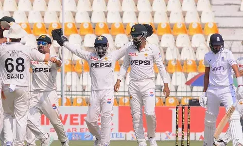 ടീം ഉടച്ചു വാര്‍ത്ത് പാകിസ്ഥാന്‍ നടത്തിയ പരീക്ഷണം; 1,338 ദിവസത്തെ കാത്തിരിപ്പിനൊടുവില്‍ പാകിസ്താന് സ്വന്തം മണ്ണില്‍ വിജയക്കൊടി; പന്തെറിഞ്ഞത് രണ്ട് പേര്‍, മത്സരത്തിന് ഇറങ്ങിയത് സൂപ്പര്‍ താരങ്ങള്‍ ആരും ഇല്ലാതെ; ഇംഗ്ലണ്ടിനെതിരായ രണ്ടാം ക്രിക്കറ്റ് ടെസ്റ്റില്‍ പാകിസ്ഥാന് തകര്‍പ്പന്‍ ജയം