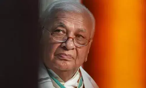 അദ്ദേഹത്തിന്റെ മരണം ദൗർഭാഗ്യകരം; കുടുംബത്തെ കാണും; അന്വേഷണം നടക്കണം ആവശ്യമെങ്കിൽ റിപ്പോർട്ട് തേടും; നവീൻ ബാബു വിഷയത്തിൽ ഇടപെട്ട് ഗവർണർ ആരിഫ് മുഹമ്മദ് ഖാൻ