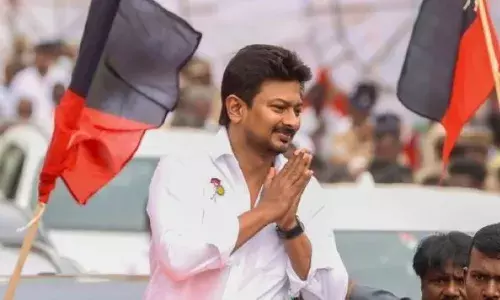 പൊതുപരിപാടികളിൽ പങ്കെടുക്കുമ്പോൾ നേരായ വസ്ത്രധാരണരീതി പാലിക്കുന്നില്ല; പലപ്പോഴും ധരിക്കുന്നത് ടീ ഷർട്ടുകളും കാഷ്വൽ ചെരിപ്പുകളും; ഉദയനിധി സ്റ്റാലിനെതിരെ മദ്രാസ് ഹൈക്കോടതിയിൽ ഹർജി