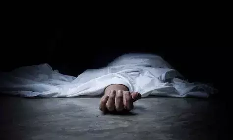 കൊല്ലത്ത് ബൈക്ക് നിയന്ത്രണം വിട്ട് മറിഞ്ഞ് റോഡിലെ കുഴിയിൽ വീണ് അപകടം; രണ്ട് യുവാക്കൾക്ക് ദാരുണാന്ത്യം