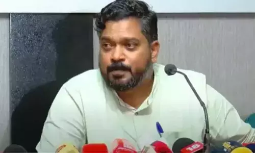 മുഖ്യമന്ത്രി സ്ഥാനത്തിനായി വി ഡി സതീശന്‍ ആര്‍എസ്എസിന്റെ കാല് പിടിക്കുന്നു; പാലക്കാട് - വടകര- ആറന്മുള കരാര്‍ കോണ്‍ഗ്രസും ആര്‍എസ്എസും തമ്മില്‍; ഷാഫിക്കെതിരെ രൂക്ഷ വിമര്‍ശനം; വിതുമ്പിക്കരഞ്ഞ് യൂത്ത് കോണ്‍ഗ്രസ് മുന്‍ സംസ്ഥാന സെക്രട്ടറി ഷാനിബ് പാര്‍ട്ടി വിട്ടു
