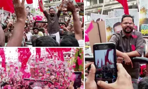 പി. സരിന്റെ റോഡ് ഷോ ശക്തി പ്രകടനമാക്കി മാറ്റി ഇടതുമുന്നണി;  സരിന്‍ ബ്രോ എന്നെഴുതിയ പ്ലക്കാര്‍ഡുമായി ആവേശത്തോടെ അണിനിരന്ന് പ്രവര്‍ത്തകര്‍;  പാലക്കാടിന്റെ പ്രചാരണച്ചൂടിലേക്ക് നേരിട്ടിറങ്ങി എല്‍ഡിഎഫ് സ്ഥാനാര്‍ത്ഥി