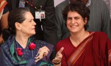 തെരഞ്ഞെടുപ്പ് പ്രചരണം കളറാക്കാൻ ഒരുങ്ങി കോൺഗ്രസ്‌; പ്രിയങ്ക ഗാന്ധിക്കൊപ്പം അമ്മ സോണിയ ഗാന്ധിയും വയനാട്ടിലേക്ക് എത്തും; കേരളത്തിലെത്തുന്നത് വർഷങ്ങൾക്ക് ശേഷം; റോഡ് ഷോയിൽ പങ്കെടുക്കും