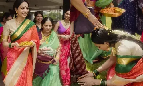 സാരി ചുറ്റി, സ്വര്‍ണ്ണാഭരണങ്ങള്‍ ധരിച്ച്, തലയില്‍ മുല്ലപ്പൂക്കള്‍ ചൂടി ട്രഡീഷണല്‍ ലുക്കില്‍ ശോഭിത റെഡി; വിവാഹത്തിന് മുന്‍പുള്ള ചടങ്ങുകള്‍ ആരംഭിച്ച് താരം; കല്ല്യാണ ചെക്കന്‍ എവിടെ എന്ന് ആരാധകര്‍