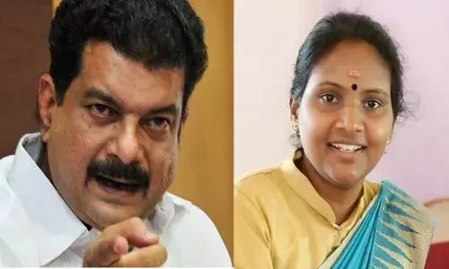 ചിലരൊക്കെ ലിപ്സ്റ്റിക് തേച്ചിട്ടാണ് നടക്കുന്നത്; കമ്യൂണിറ്റിയുടെ വോട്ടുവാങ്ങി അധികാരത്തിലെത്തിയാല്‍ പിന്നെ അവരുടെ സ്വഭാവം തന്നെ മാറുകയാണ്; എംഎല്‍എമാരും എംപിയുമൊക്കെ ആയിട്ടുള്ള പല നേതാക്കന്‍മാരും ഇങ്ങനെയാണ്: രമ്യ ഹരിദാസിനെ അധിക്ഷേപിച്ച് പി വി അന്‍വര്‍; വിവാദം