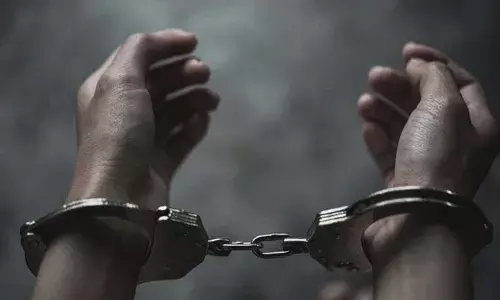 പുരയിടം പോക്ക് വരവ് ചെയ്യാന്‍ കൈക്കൂലി വാങ്ങിയെന്ന കേസില്‍ വില്ലേജ് ഓഫീസര്‍ക്ക് 7 വര്‍ഷം തടവും പിഴയും