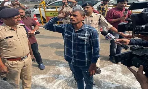 പാകിസ്ഥാന്‍ അനുകൂല മുദ്രാവാക്യം വിളിച്ചു; യുവാവിനെകൊണ്ട് 21 തവണ ത്രിവര്‍ണ പതാകയെ സല്യൂട്ട് ചെയ്യിപ്പിച്ച് ഹൈക്കോടതി