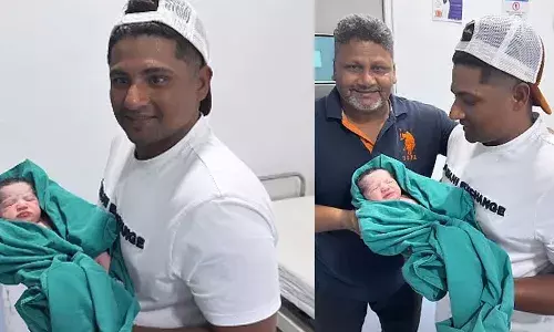 കന്നി ടെസ്റ്റ് സെഞ്ചുറിക്ക് പിന്നാലെ സര്‍ഫറാസിന് ഇരട്ടിമധുരം; 27-ാം ജന്മദിനത്തിന് തലേന്ന് താരത്തിന് ആണ്‍കുഞ്ഞ് പിറന്നു: ചിത്രങ്ങള്‍ സമൂഹമാധ്യമങ്ങളില്‍ വൈറല്‍