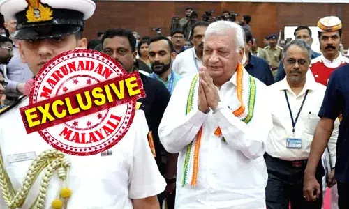 പ്രോട്ടോക്കോളില്‍ വീഴ്ച വരുത്തി; സല്യൂട്ട് സ്വീകരിക്കാതെ ഗവര്‍ണര്‍; അതൃപ്തി പ്രകടിപ്പിച്ച് രാജ്ഭവന്‍; പോലീസ് ഉദ്യോഗസ്ഥര്‍ക്ക് കാരണം കാണിക്കല്‍ നോട്ടീസ്; പ്രശ്‌നമായത് ബ്യൂഗിളിന്റെ അഭാവം; ഇത് മനപ്പൂര്‍വ്വ വീഴ്ചയോ? ഗവര്‍ണറുടെ പത്തനംതിട്ട സന്ദര്‍ശനം വിവാദത്തില്‍