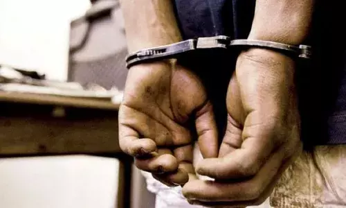 അവിഹിതബന്ധമുണ്ടെന്ന് സംശയം; ഭാര്യയെ കഴുത്തറുത്ത് കൊന്നു; ശേഷം ഭർത്താവ് പോലീസ് സ്റ്റേഷനിൽ കീഴടങ്ങി