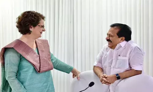 നാഗ്പൂര്‍ സമ്മേളനത്തില്‍ ഇന്ദിര ഗാന്ധിക്കൊപ്പം ഹിന്ദിയില്‍ പ്രസംഗിച്ചതിന് കിട്ടിയ സബാഷ് രമേശ്; വയനാട്ടില്‍ രണ്ടാം പ്രിയദര്‍ശിനിയുടെ രാഷ്ട്രീയ ഉദയം; ഗാന്ധിനാമം പേറുന്ന രണ്ടു പേര്‍ വയനാടിനെ വരിച്ചിരിക്കുന്നു; സന്തോഷത്തിന്റെ ഇരട്ടി മധുരമെന്ന് കുറിച്ച് രമേശ് ചെ്ന്നിത്തല