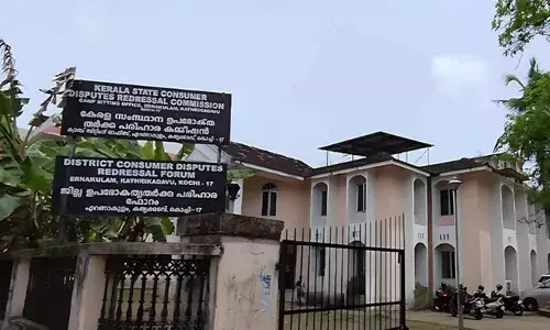 വെള്ളപ്പൊക്കത്തില്‍ മുങ്ങിയ കാറിന്റെ ഇന്‍ഷുറന്‍സ് തുക നല്‍കിയില്ല; നഷ്ടപരിഹാരവും കോടതി ചെലവുമടക്കം നല്‍കാന്‍ ഉത്തരവിട്ട് ഉപഭോക്തൃ കോടതി