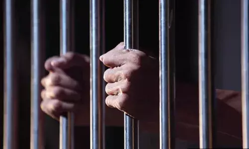 പെണ്‍മക്കളെ പീഡിപ്പിച്ചു; രണ്ട് വ്യത്യസ്ത കേസുകളില്‍ പിതാക്കന്മാര്‍ക്ക് കഠിന തടവും പിഴയും