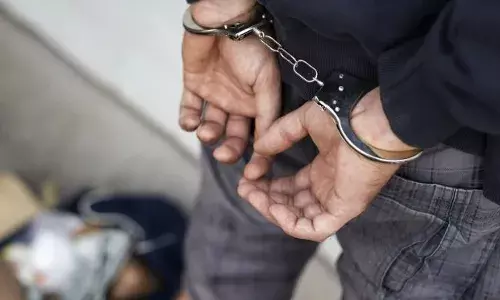 ഇംഗ്ലീഷ് ടിവി സീരീസ് പ്രചോദനം; വീട്ടിൽ ലാബ് ഒരുക്കി രാസലഹരി ഉൽപാദനം; ഇതര സംസ്ഥാനങ്ങളിൽ നിന്ന് വരെ ആവശ്യക്കാരെത്തി; 5 കോളേജ് വിദ്യാർഥികൾ ഉൾപ്പെടെ 7 പേർ അറസ്റ്റിൽ