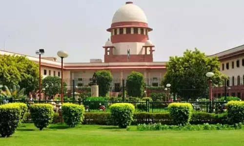 ഹേമ കമ്മിറ്റി റിപ്പോര്‍ട്ടില്‍ സിബിഐ അന്വേഷണം ആവശ്യപ്പെട്ടുള്ള ഹര്‍ജി തള്ളി; പ്രശസ്തിക്ക് വേണ്ടിയുള്ള ഹര്‍ജിയെന്ന് സുപ്രീംകോടതി; ഹര്‍ജിക്കാരന്‍ ആയിട്ടും എന്തുകൊണ്ട് അഭിഭാഷകന്റെ വേഷം ധരിച്ചന്നെും കോടതി