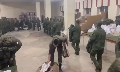 യുദ്ധഭൂമിയിൽ പുതിയ യോദ്ധാക്കൾ; യുക്രൈൻ- റഷ്യ സംഘർഷം വീണ്ടും മുറുകുന്നു; റഷ്യയെ സഹായിക്കാൻ ഇനി ഉത്തര കൊറിയൻ സൈനികരും; കൈകൊടുത്ത് പുട്ടിനും കിമ്മും; ഞെട്ടലോടെ യുക്രൈൻ..!