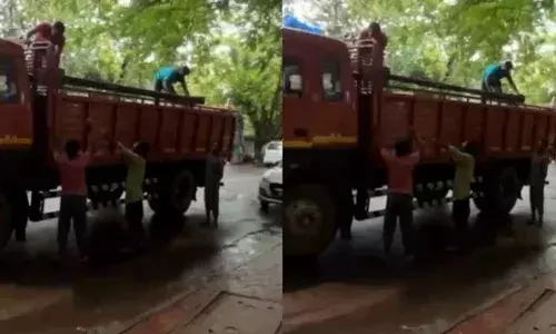 തിരുവനന്തപുരത്ത് കരാറുകാരന്റെ കയ്യിൽ നിന്നും നോക്കുകൂലിയായി വാങ്ങിയത് 15,000 രൂപ; മന്ത്രിക്ക് ലഭിച്ച പരാതിയിൽ നടപടി; 10 പേർക്ക് സസ്‌പെൻഷൻ