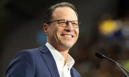 പെന്‍സില്‍വാനിയയില്‍ ദീപാവലി ഔദ്യോഗികമായി അംഗീകരിക്കുന്ന ബില്ലില്‍ ഗവര്‍ണര്‍ ഒപ്പുവച്ചു