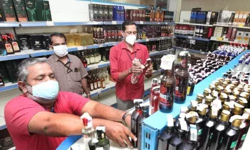 മദ്യക്കുപ്പികളുടെ സുരക്ഷയ്ക്ക് ക്യു.ആര്‍.കോഡ് നിര്‍ബന്ധമാക്കാന്‍ ഒരുങ്ങി ബിവറേജസ് കോര്‍പ്പറേഷന്‍; ലക്ഷ്യം വ്യാജ മദ്യത്തിന്റെ വിപണനം തടയുക