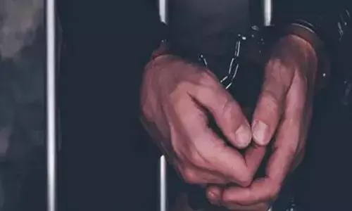 മനുഷ്യ ശരീരം വരയ്ക്കാന്‍ പഠിപ്പിക്കാം എന്ന് പറഞ്ഞ് സ്വകാര്യ ഭാഗത്ത് തൊട്ട് വരച്ചുകാണിച്ചു; ആറാം ക്ലാസ് വിദ്യാര്‍ത്ഥിനിയെ പീഡിപ്പിച്ച കേസില്‍ ചിത്രകല അധ്യാപകന് 12 വര്‍ഷം കഠിന തടവും 20,000/ രൂപ പിഴയും ശിക്ഷ