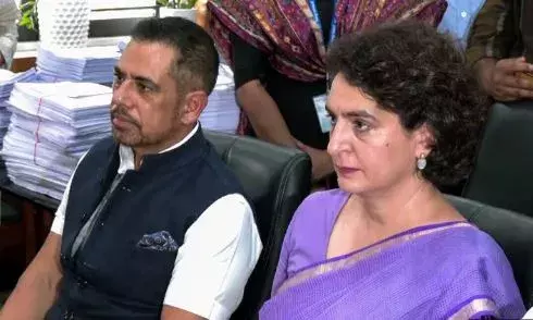 റോബർട്ട് വദ്രക്കെതിരായ കേസുകളുടെ വിവരങ്ങൾ സത്യവാങ്മൂലത്തിൽ നിന്നും മറച്ചുവച്ചു; പ്രിയങ്ക ഗാന്ധിക്കെതിരെ വീണ്ടും ആരോപണവുമായി ബിജെപി