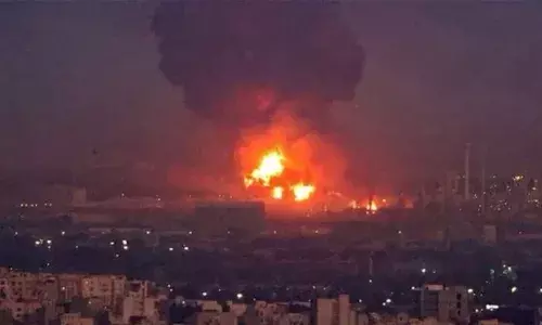 നൂറു യുദ്ധവിമാനങ്ങള്‍ ഇരമ്പി വന്നപ്പോള്‍ ഇറാനിലാകെ പരിഭ്രാന്തി; സൈനിക കേന്ദ്രങ്ങളെ ലക്ഷ്യമാക്കിയുള്ള വ്യോമാക്രമണത്തില്‍ രണ്ടുമുതിര്‍ന്ന സൈനിക ഉദ്യോഗസ്ഥര്‍ കൊല്ലപ്പെട്ടതായി സ്ഥിരീകരണം; ഇറാന്റെ വ്യോമ പ്രതിരോധ സംവിധാനത്തിനും തകരാര്‍ സംഭവിച്ചതായി സംശയം; ഇനി തിരിച്ചടിച്ചാല്‍ ഇസ്രയേല്‍ കൂടുതല്‍ ശക്തമായി കടന്നാക്രമിക്കുമോ എന്നും ഇറാന് ആശങ്ക