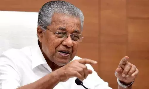 ദി ഹിന്ദുവില്‍ വന്ന മുഖ്യമന്ത്രിയുടെ വിവാദ അഭിമുഖം: മുഖ്യമന്ത്രിക്കും മാധ്യമ പ്രവര്‍ത്തകയ്ക്കും പി ആര്‍ ഏജന്‍സിക്കും എതിരെ അന്വേഷണം വേണം; ഡല്‍ഹി പൊലീസിനും ഗവര്‍ണര്‍ക്കും പരാതി നല്‍കി എച്ച് ആര്‍ ഡി എസ്